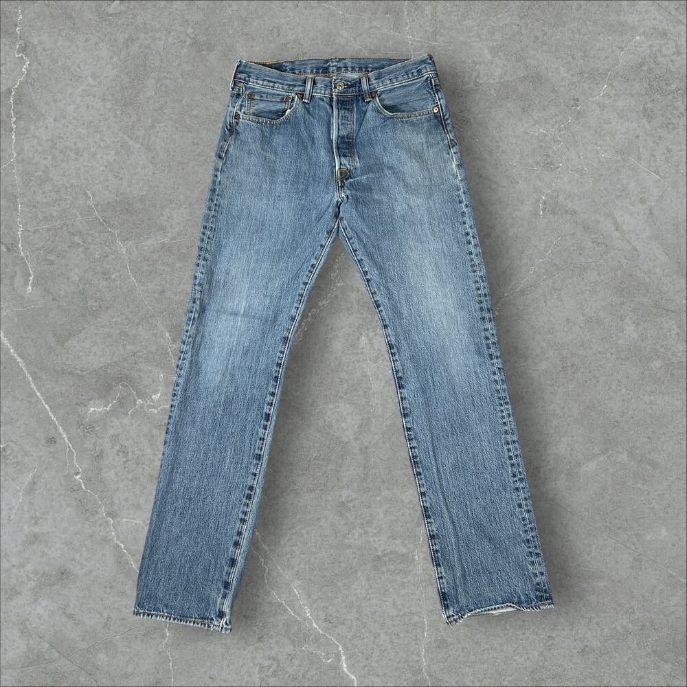 Levi's 501 Button Fly Size 32x34 Medium Wash Straight Leg Denim Mens Blue Jeans